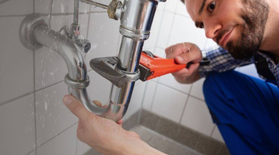 Professional same day plumber services in Oilton, TX